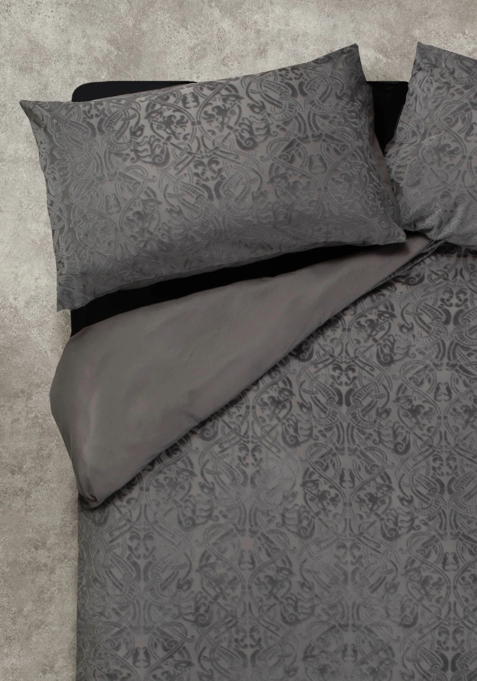 Branwyn Dragon Velvet Bedding (UK King) - Image 2