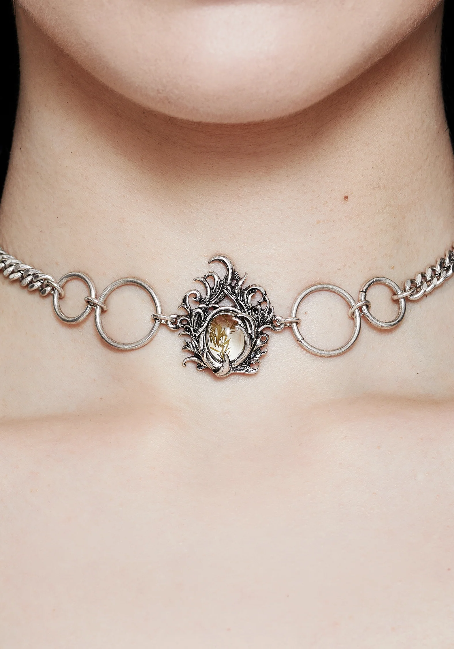 Marte Trapped Flower Choker - Image 7