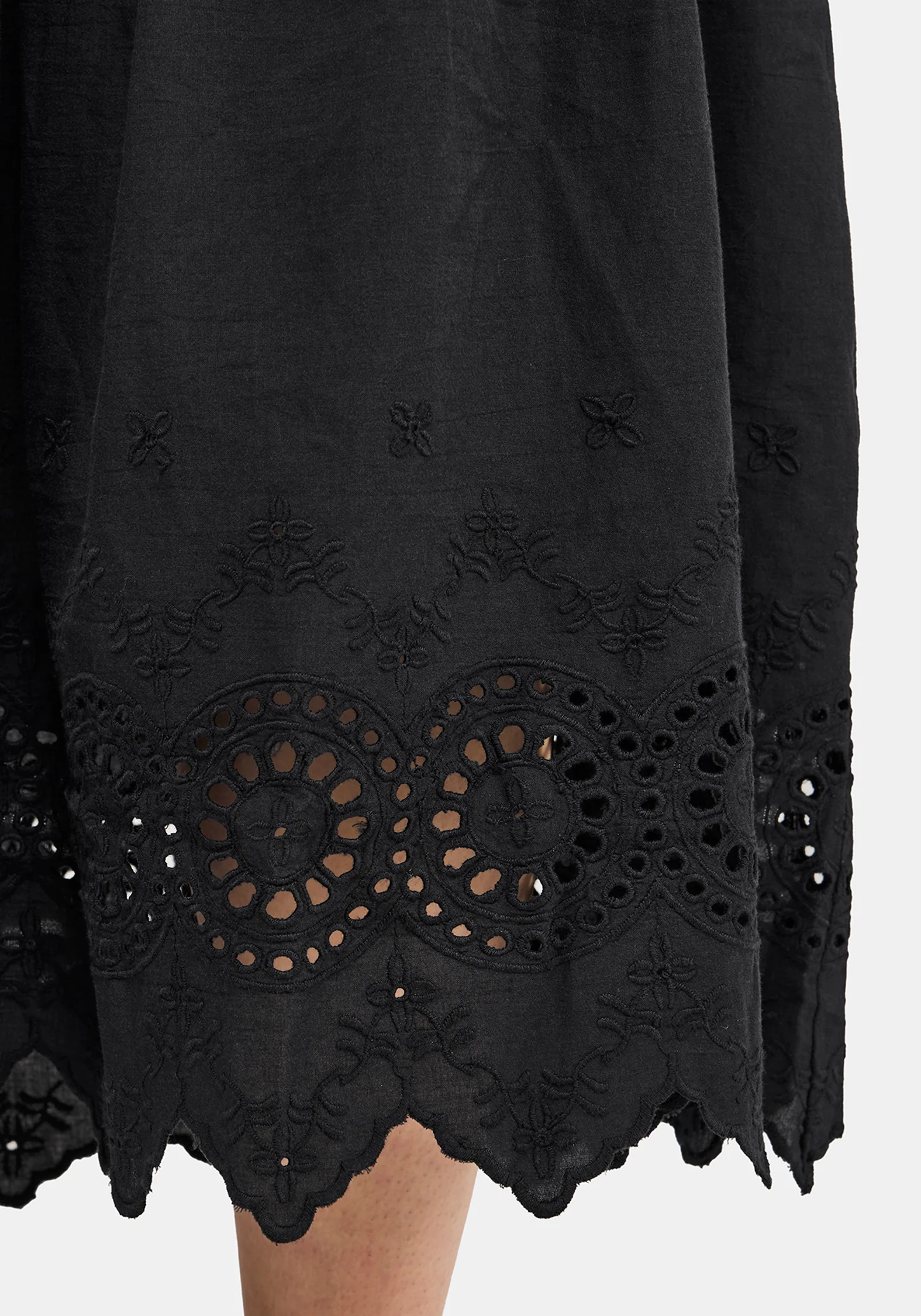 Noirette Broderie Midi Dress - Image 5
